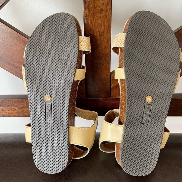 Axxiom adjustable sandals in a size 9 - Picture 4 of 17